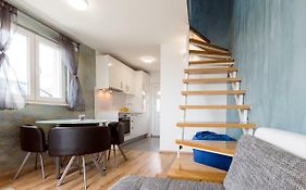 Boutique Wind Rose Apartment By The Beach